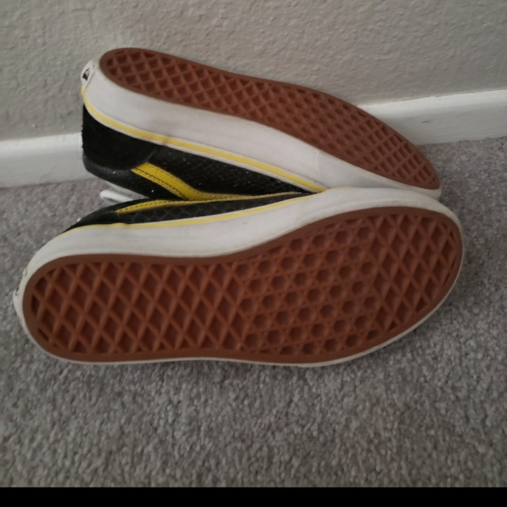Girls Old Skool Vans - Picture 3 of 6